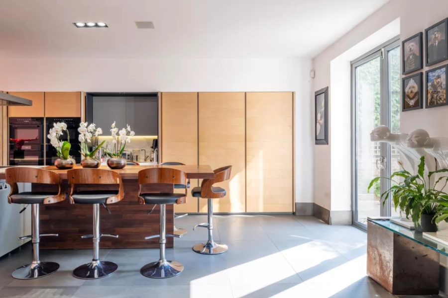 breakfast bar